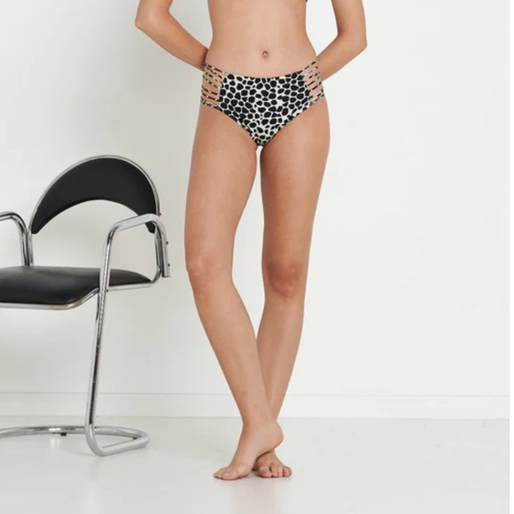 Aila Blue Woodsy Bikini Bottoms in Cheetah Size Small - Picture 2 of 9